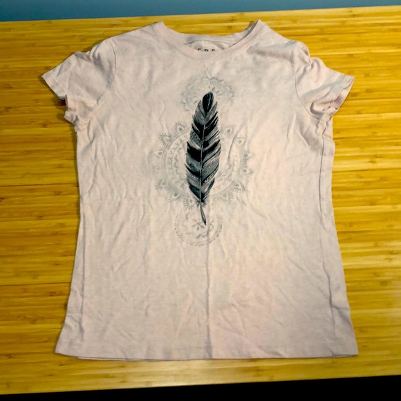 Size large Free State t-shirt with feather on front - Picture 1 of 3
